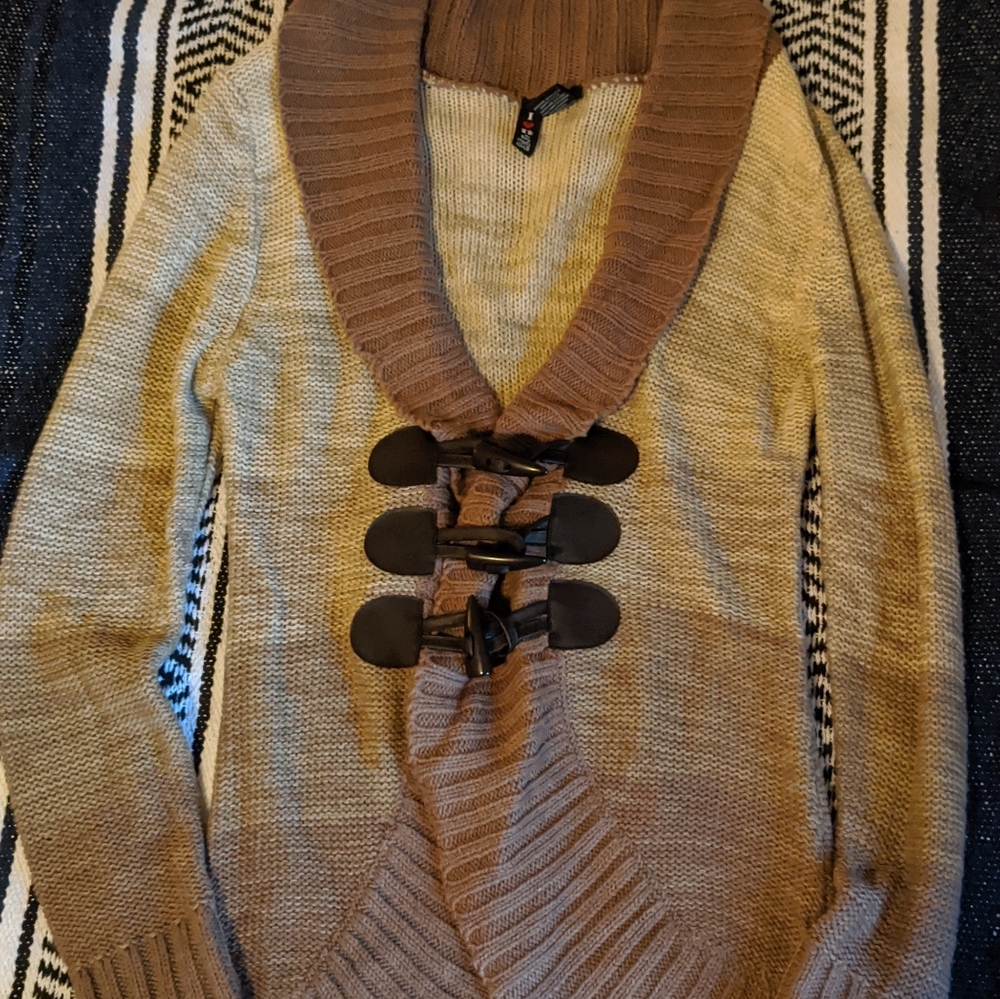 Tops - Picture 13 of 14